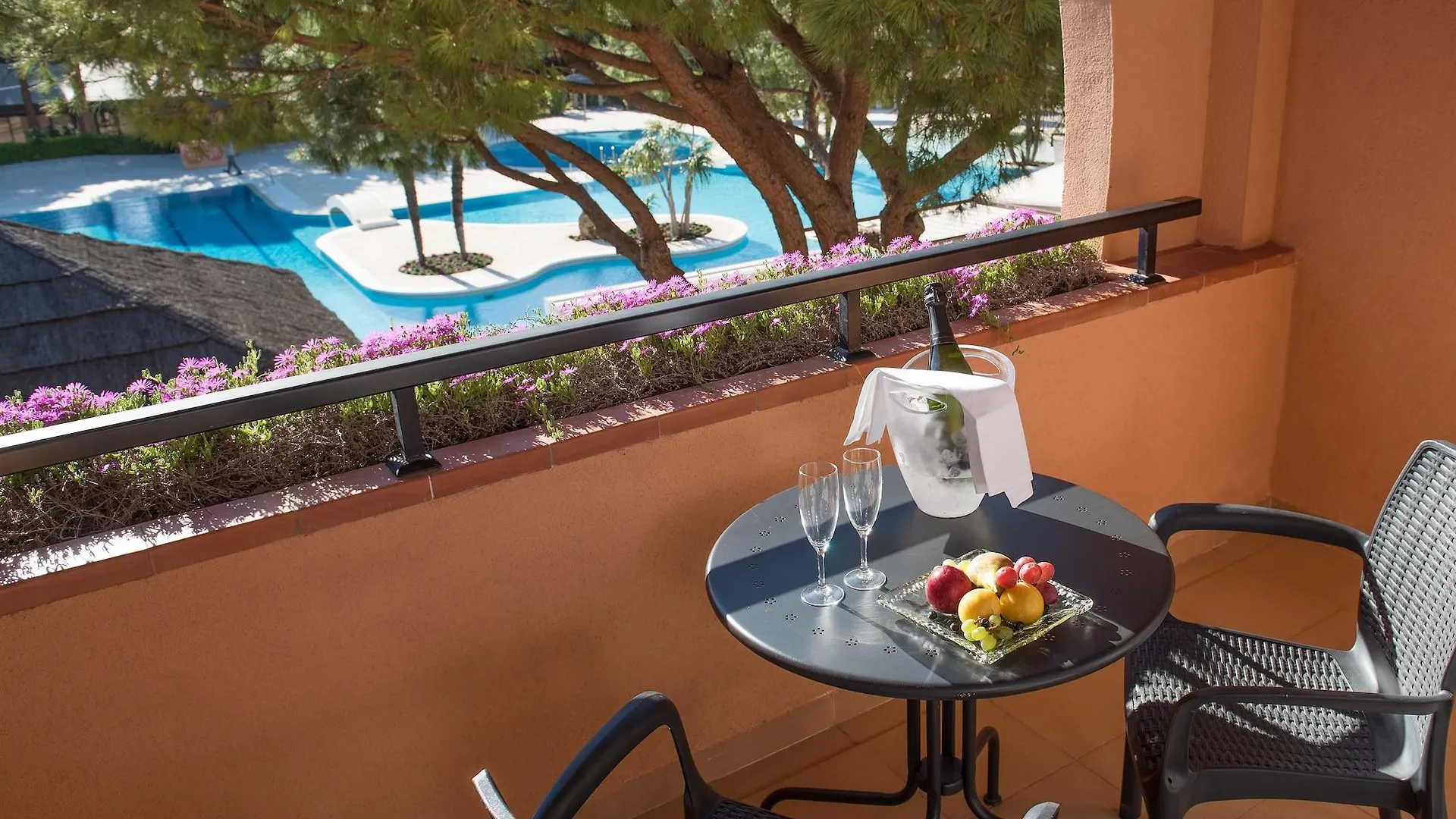 La Costa Hotel Golf & Beach Resort Pals 4*,